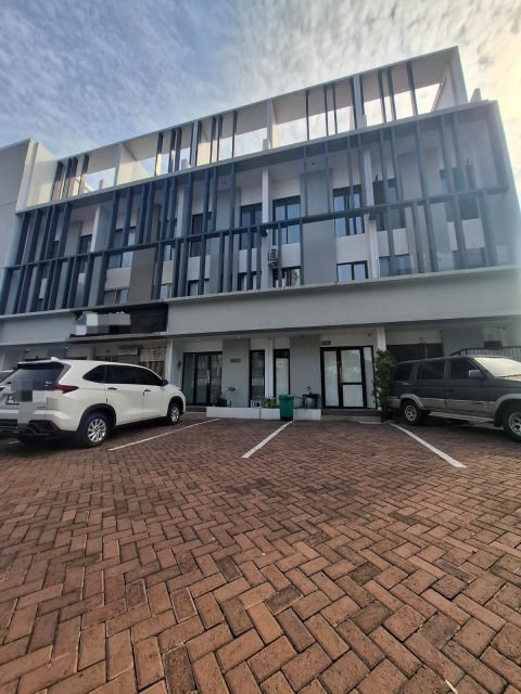 Dijual Ruko Komersial Dian Istana Moca Centra